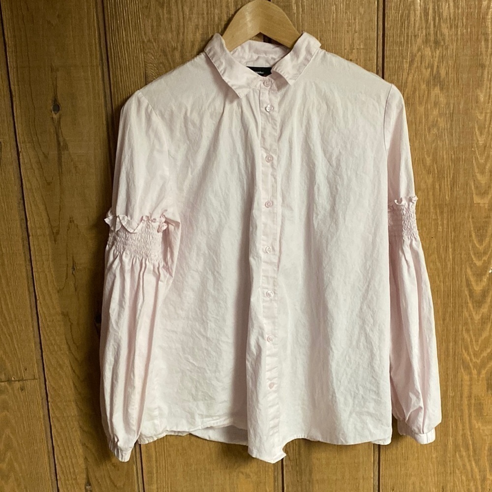 PALE pink Barbiecore Mossimo button down smocked and ruffled sleeves Size M EUC‎